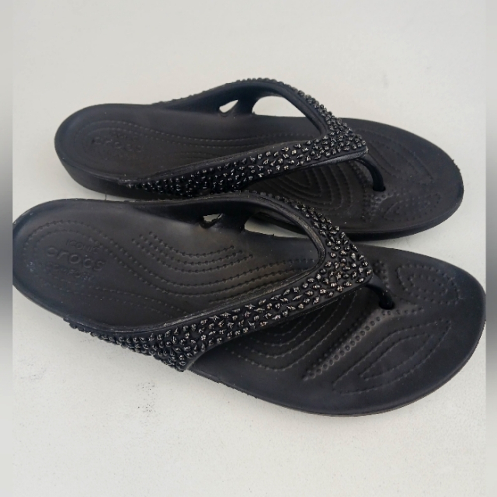 CROCS woman's black beaded flip flop sandals Size 9